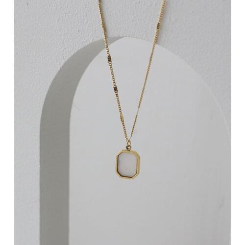 2020 Vintage Hexagon Geometric Sequins Chain Gold Plated Stainless Steel Natural Fritillary Pendant Necklace for Women