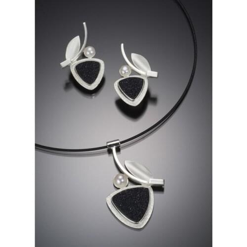 Exquisite Black Matte Triangle Stone Jewelry Set Luxury Silver Color Pearl Plant Leaf Earrings Pendant Necklace Christmas Gift