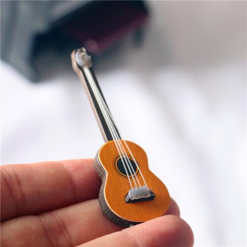 1PC Cute Guitar Accessories Dollhouse Miniature Instrument Part for Home Decor Kid Wood Furniture Craft Ornament 1/12 Scale
