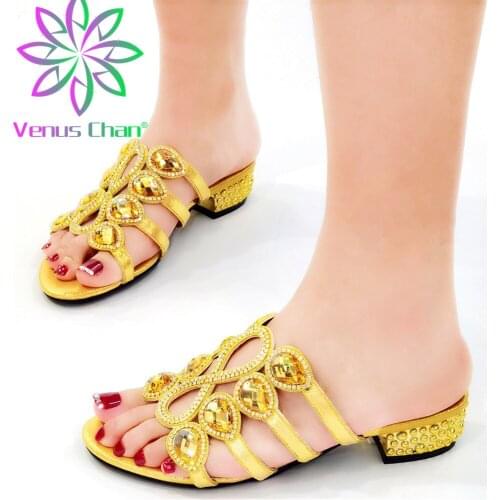 2021 Latest Design Plus Size Women Shoes 42 Shoes for Wedding Women Italian Women Party Pump Decorated with Rhinestone