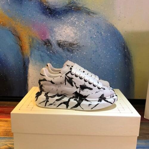 New 2021 Mens and womens sports running shoes Man Brand Couples Casual fashion Comfortable long run Anti-slip and wear-resist