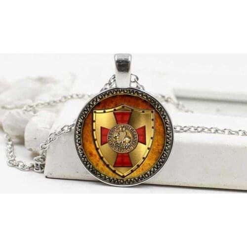 Foreign trade hot templar knight crystal glass pendant necklace European and American fashion accessories