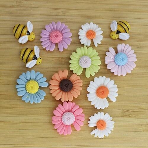 Cute Mini Matte Opaque Daisy Fashion 10pcs Beautiful Resin Artificial Flower Resin for Craft DIY