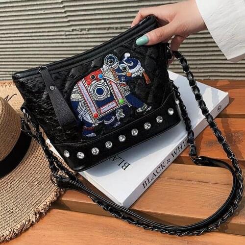 Luxury diamond embroidered tramp bag Vintage chain womens bag 2021 summer new single shoulder bag womens Messenger Bag Handbag