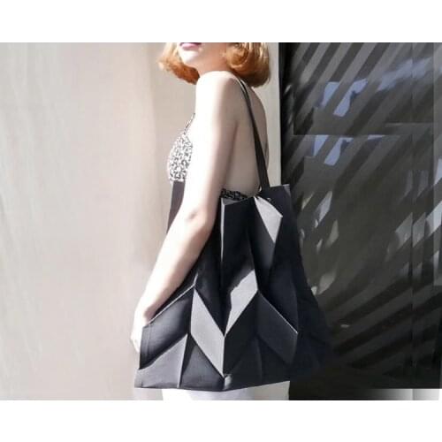 Apostrophe Women's Shoulder Bags