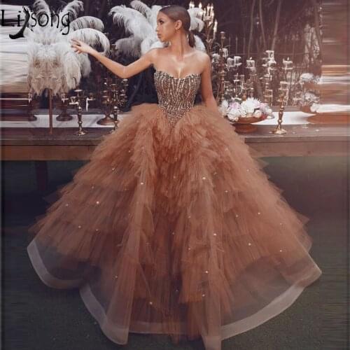 Amazing Beaded Champagne Ball Gown Prom Dresses 2019 Unique Tiered Tulle Pearls Heart Arabic Evening Dress Gown Vestidos de gala