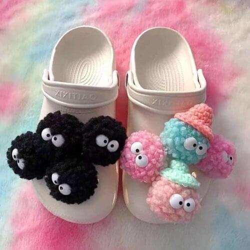 Luxury Designer Croc Charms DIY Shoe Decorations Vitality Cute Plush Ball Clogs Charms Colorful Plush Ball Cartoon Shoe Charms