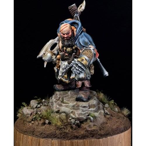 Unassambled 1/24 ancient man stand Resin figure miniature model kits Unpainted