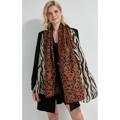 TURKISH MADE 100 POLYESTER Leopard Zebra Pattern Brown Women 'S Shawl Model Fashionable Design Pleasing Appearance Quality Product Trend 2021