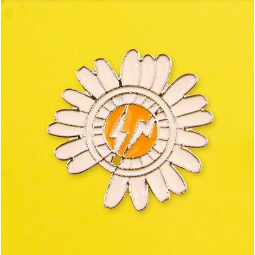 Daisy Metal Clothes Lapel Pin Jewelry Gift Letter Accessories Anime Decoration Brooch Pin Badges Icons Pin Badges Brooches icon