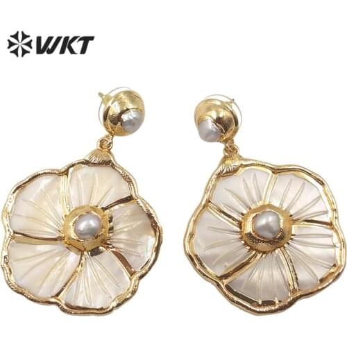 WT-E591 WKT Natural Shell Earrings Flower Shape Shell And Pearl Earrings Gold Electroplated Women Fashion Earrings Jewelry