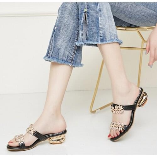 New Design Trend Womens Summer Open Toe Slippers Crystal Square Heel Sandals Heels Woman Shoes Female Casual Fashion Slipper