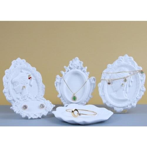 Creative Resin Jewelry Tray Storage Rack White Embossed Necklace and Earrings Jewelry Board Vintage Decoration