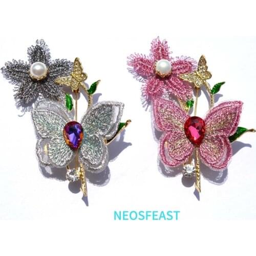 Elegant Butterfly Pearl Brooches for Women Crystal Pin Mix Color Ladies Wedding Gifts Dress Garments Accessories Fashion Jewelry