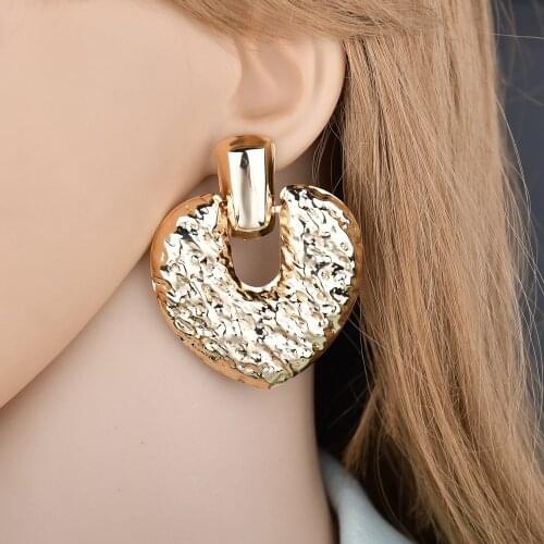 Wholesale Heart Shaped Big Metal Alloy Stud Earrings Heavy Metal Jewelry Fashion Statement Earring for Women
