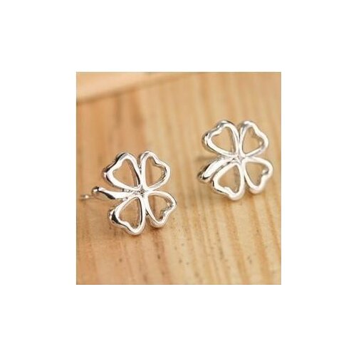 Hot fashion Wholesale Fashion Vintage Personality Cute Clover Pierced Earrings Jewelry Accessories