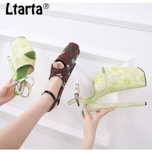 LTARTA Summer Sexy Nightclub Womens Shoes Model Stage Show Catwalk Sandals Flower Fish Mouth Large Size Platform Sandals WZ