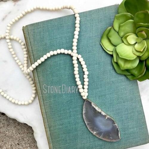 NM36618 Long Beaded Gray Geode Boho Necklace Agate Pendant Ivory Cream Wood Bead Large Agate Necklace Boho Bead Necklace