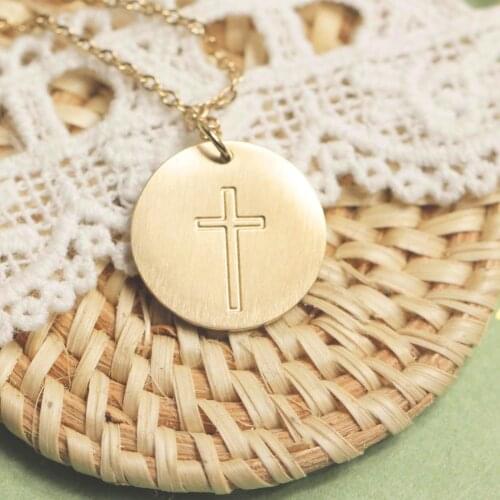 Danity Female Cross Necklace 316 Stainless Steel Disc Charm 18mm Round Engrave Gold Collier Christian Friendship Jewelry