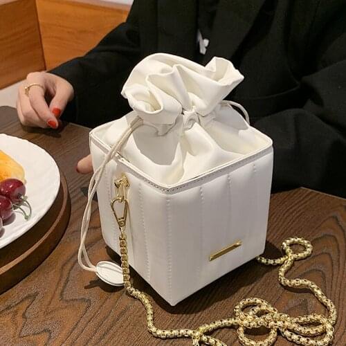 High Quality Solid Color Chain Shoulder Bags 2021 Fashion Chain Messenger Bag Design Box Small Square Bag