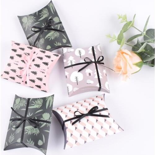 20pcs/lot New Colorful Pillow Box Ribbon Bow Present Carton Pouch Kraft Paper box Wedding Favors Gift Boxes Wedding Party Supply