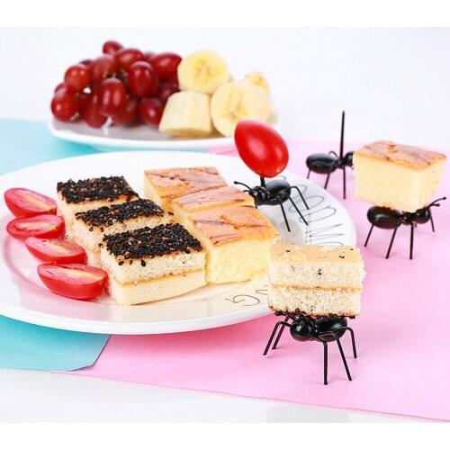 Hot Selling 12 Pcs / pack Plastic Fruit Fork Novelty Ant Shape Fork Snack Cake Dessert Multiple Use Tableware For Party Kitchen