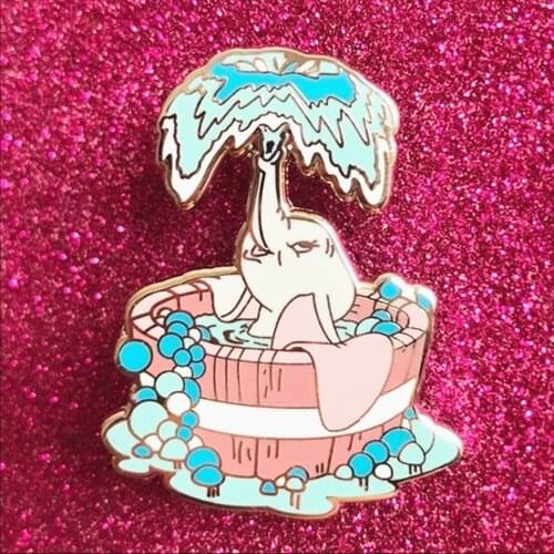 Funny Fountain Elephant Hard Enamel Pin Kawaii Long Nose Little Elephants Cartoons Animal Brooch Badge Accessories Gift