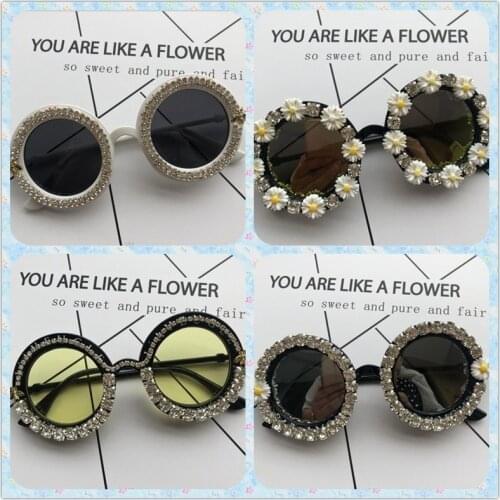 Womens Sunglasses Niche Fashion with Diamonds Decorative Oval Sunglasses Cute Young Sunshade Sunglasses UV400