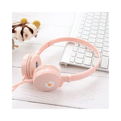 Head-mounted folding gaming headset for mobile phones