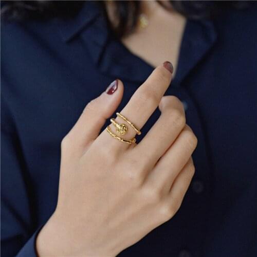 Creative Brass-plated Skull Claw Ring in Europe and America