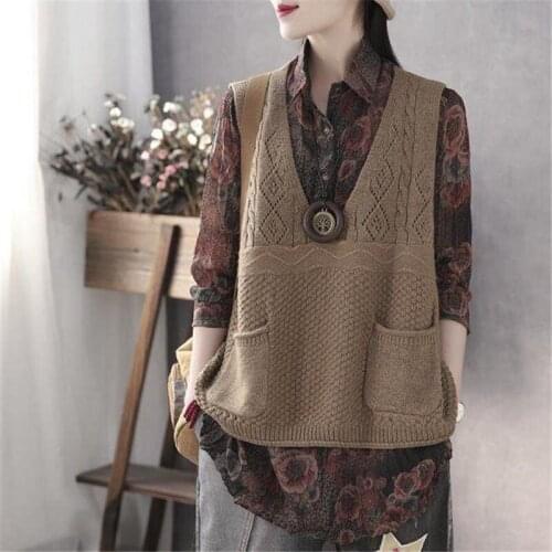 2021 Spring Autumn New Retro Art Hollow Loose Sweater Vest Womens Double Pocket Knitted Sleeveless Jacket Trend Tops y1098