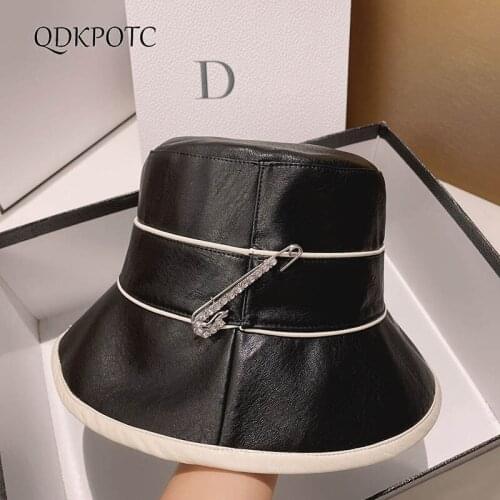 2021 Women Hat New Autumn Winter PU Leather Bucket Hats Fashion Japan South Korea Rhinestone Brooch Outdoor Casual Cap QDKPOTC