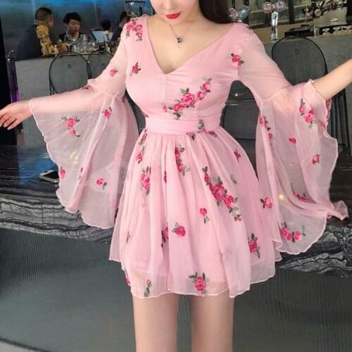 2019 New Summer Vintage Flowers Embroidery Dress Women Pink Flare Sleeve Sexy V-Neck Dress Vintage Sexy Party Dresses