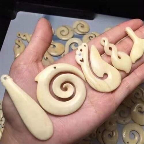 93Pcs/Lot Wholesale Natural Bone Teeth Carving Pendant Colgante Alphabet Bijoux Femm Girl Boy Women Men Jewelry