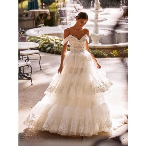 2021 New Lace Wedding Dresses Appliques A Line Country Bridal Gowns Tiered Skirts Custom Made Robe De Soirée De Mariage