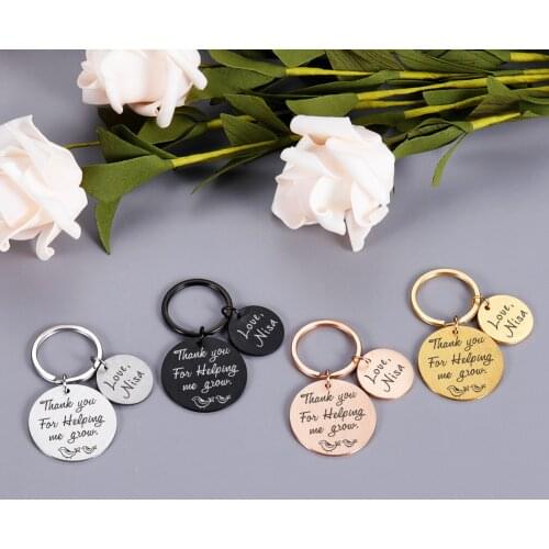 Fashion Personalized Keychain Family Customized Key Chain Accessories Name Engraved for Daddy Mom School Coaches Birthday Gift