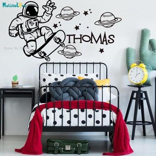 Custom Name Astronaut Playing On The Skateboard Plant Wall Sticker Kids Boys Room Personalized Star Space Vinyl Decals YT4782