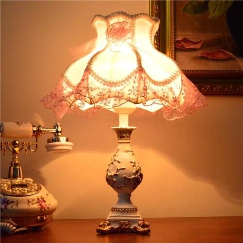 European Style Table Lamps for Bedroom Bedside Lamp Nordic Retro Resin Table Lights Childrens Lamp Home Deco Wedding Luminaires