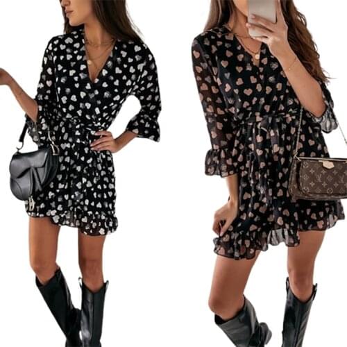 Women Casual Half Sleeves Dress, Heart Printed Pattern V-neck Ruffled Hem One-piece, Black/ White