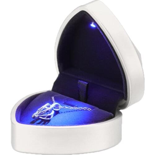 Luxury Heart-Shape LED Light Ring Holder Box Proposal Wedding Band Display Storage Jewelry Box Ring Box Jewelry Show Case