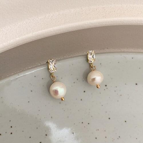 WTLTC Dainty Small Freshwater Pearl Dangle Earrings for Women Retro Cubic Zirconia Earrings Simple Drop Minimal Earrings Jewelry