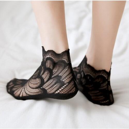 2019 New Korean version of the trend womens socks lace fashion invisible socks flower shape cute socks