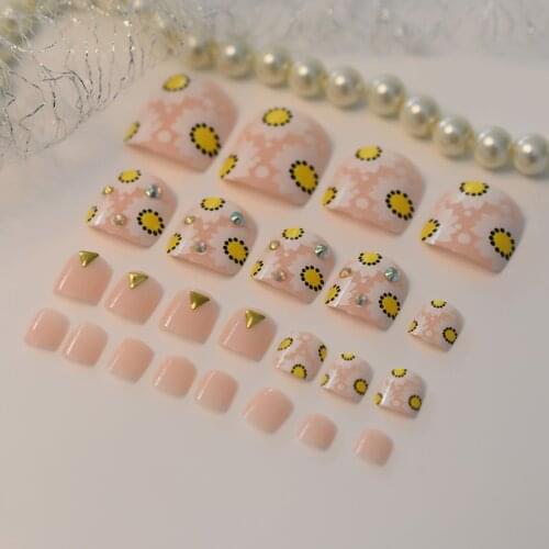 Toe Press On Nail Tips Pre Designed Sunflower Golden Triangle Full Cover Nail For Foot Manicure Reuseable False Diamond Short