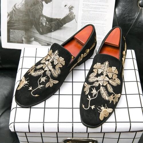 Spring And Autumn Men Velvet Loafers Party Wedding Shoes Europe Style Embroidered Velvet Slippers Driving Moccasins Shoes