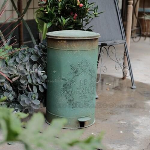 Garden Retro Iron Trash Can Pedal Type with Lid Garden Villa Trash Can Waste Paper Basket Home Decoration Ornaments