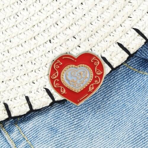 Red Heart Enamel Pin Romantic Love Heart Shape Badge Denim Jeans Shirts Lapel Pins Women Men Custom Brooch Fashion Jewelry Gifts