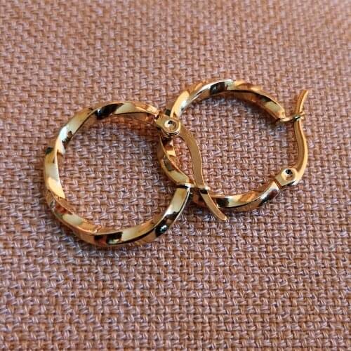 Gold Color 20mm Distorted Circle Women Hoop Earrings Ear Loop Smooth Ring Polishing 316 Stainless Steel Jewelry Anti Allergy