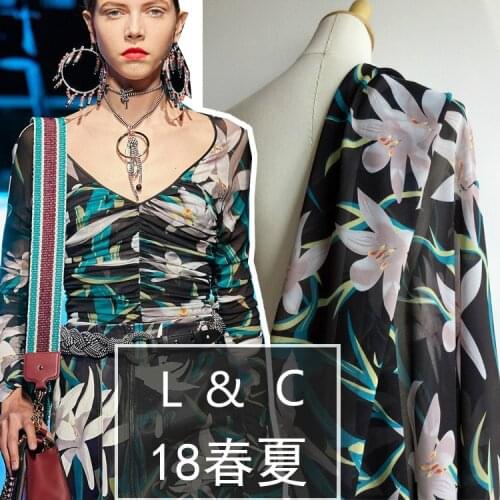 European and American show field with the same pattern Spring and summer new georgette digital printed womens fashion fabric