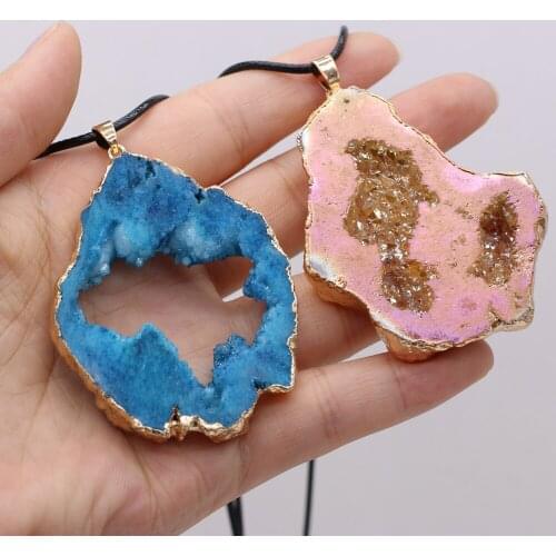 2021 Hot Sale New Fashion Natural Stone Semi-precious Stone Irregular Shape Crystal Bud Gold Plated Pendant Necklace Gift 1PC