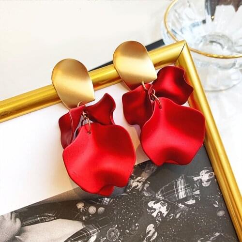 Trendy Metal Plant Women Dangle Earrings Personality Red Exaggerated Long Earrings Woman Fashion Earrings For Women Statement